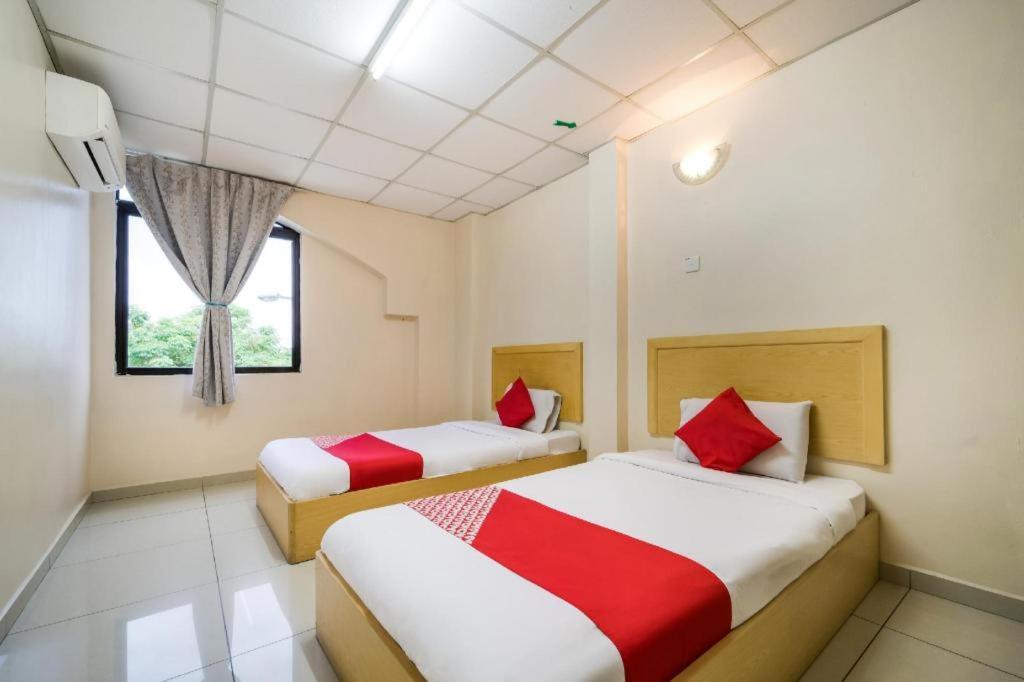 באטרוורת' Oyo 301 River Inn Hotel מראה חיצוני תמונה