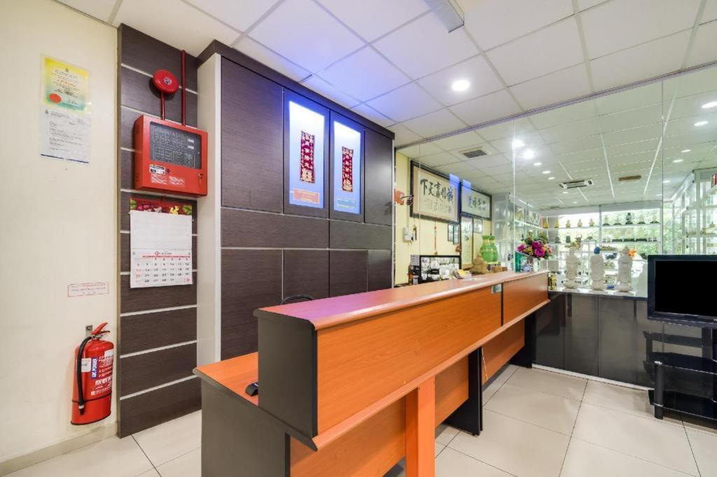 באטרוורת' Oyo 301 River Inn Hotel מראה חיצוני תמונה