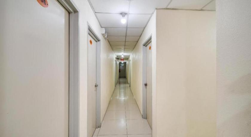 באטרוורת' Oyo 301 River Inn Hotel מראה חיצוני תמונה