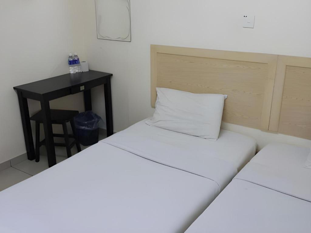 באטרוורת' Oyo 301 River Inn Hotel מראה חיצוני תמונה