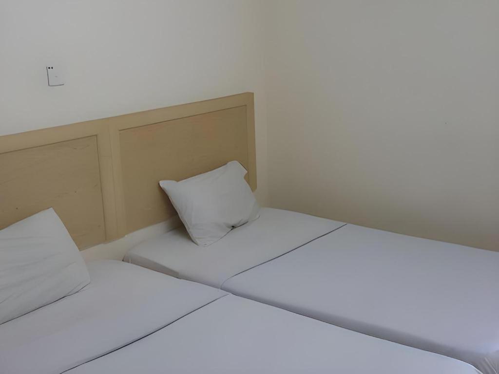 באטרוורת' Oyo 301 River Inn Hotel מראה חיצוני תמונה