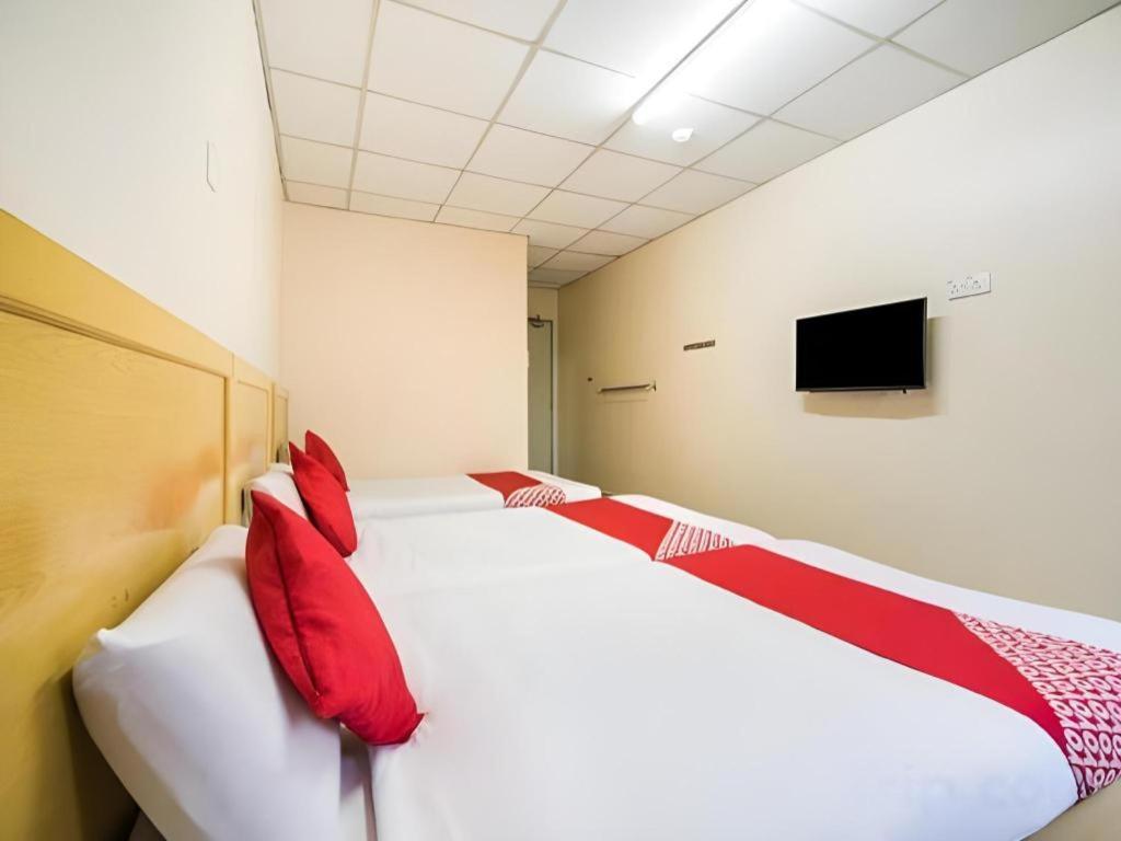 באטרוורת' Oyo 301 River Inn Hotel מראה חיצוני תמונה