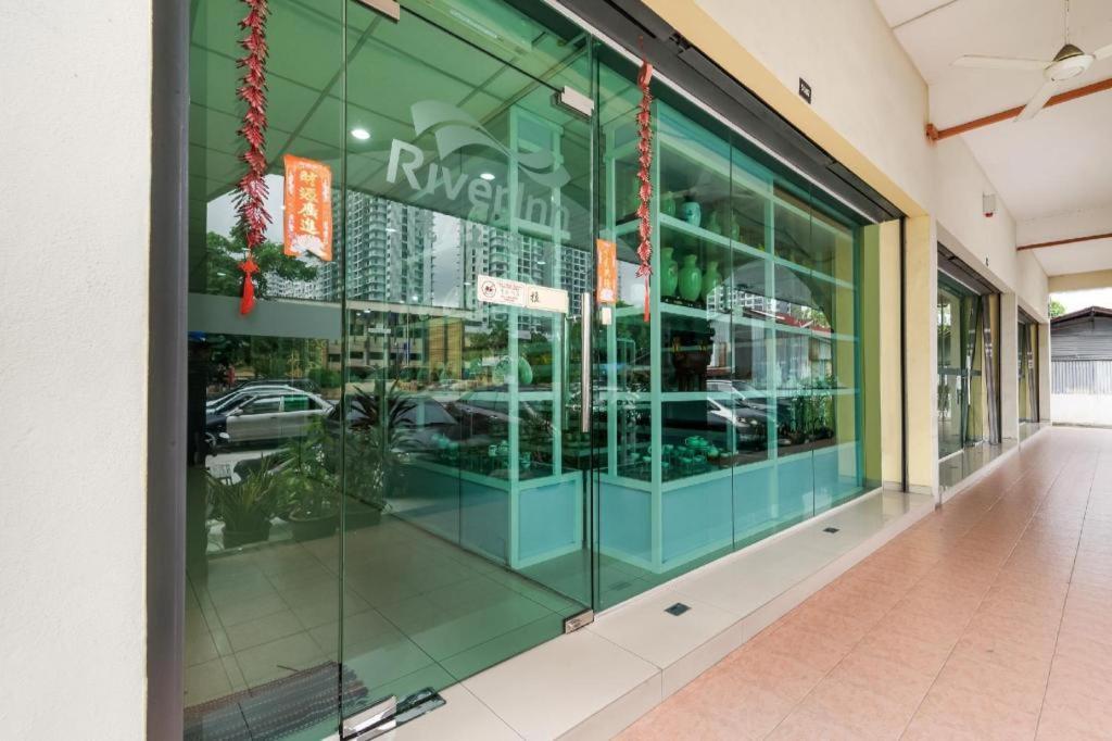 באטרוורת' Oyo 301 River Inn Hotel מראה חיצוני תמונה