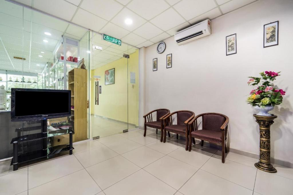 באטרוורת' Oyo 301 River Inn Hotel מראה חיצוני תמונה