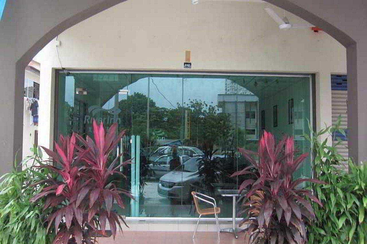 באטרוורת' Oyo 301 River Inn Hotel מראה חיצוני תמונה