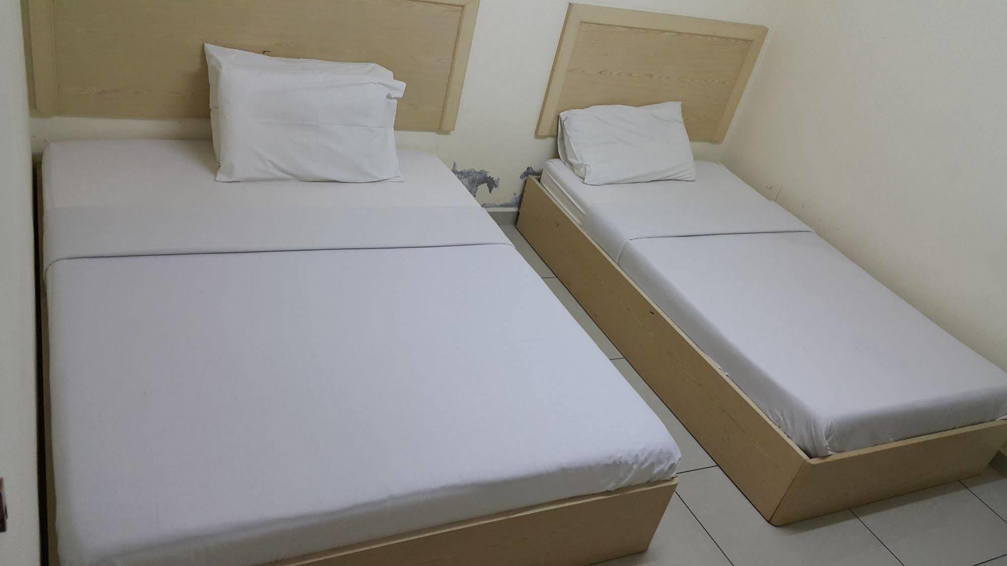 באטרוורת' Oyo 301 River Inn Hotel מראה חיצוני תמונה