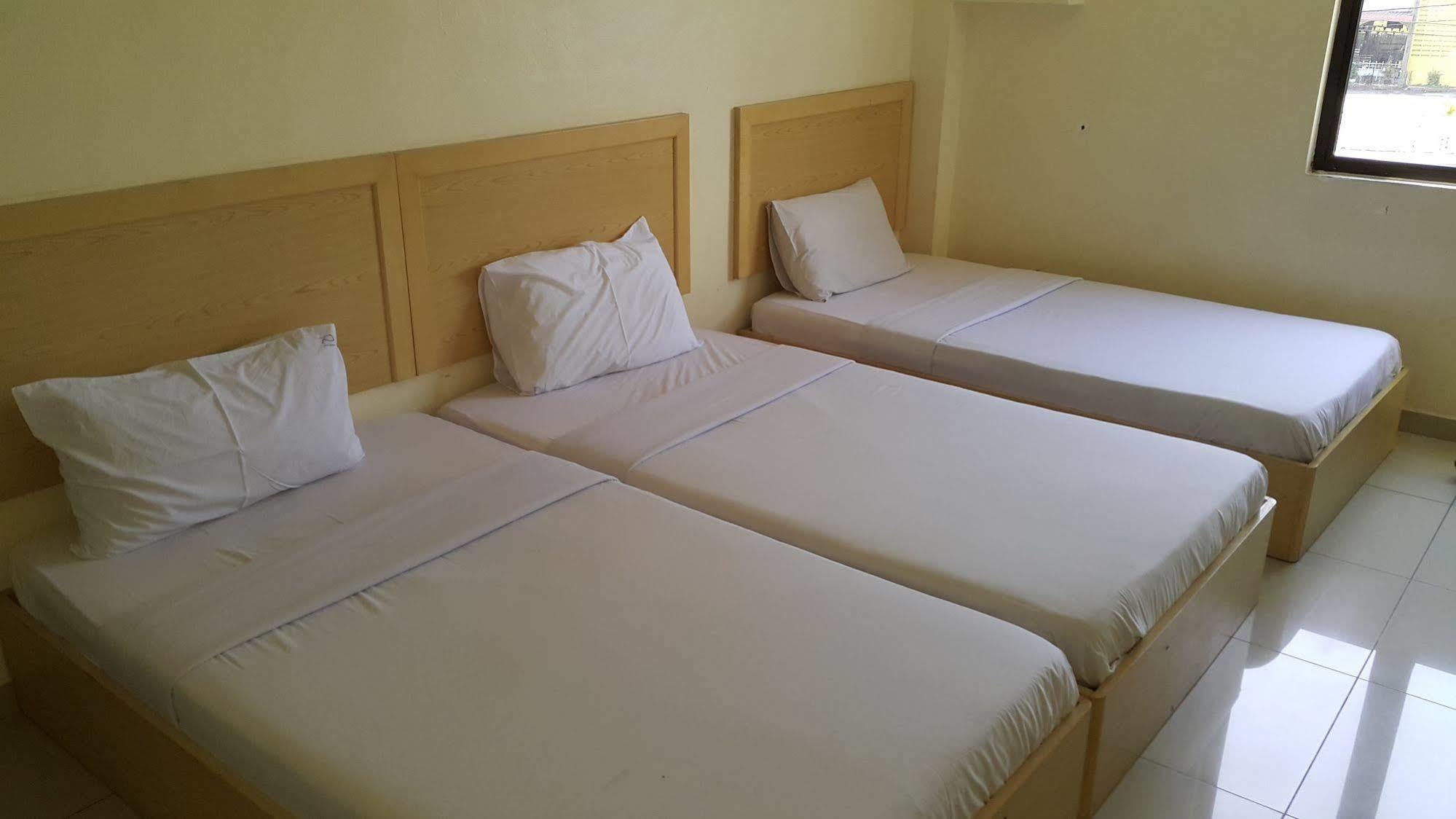 באטרוורת' Oyo 301 River Inn Hotel מראה חיצוני תמונה
