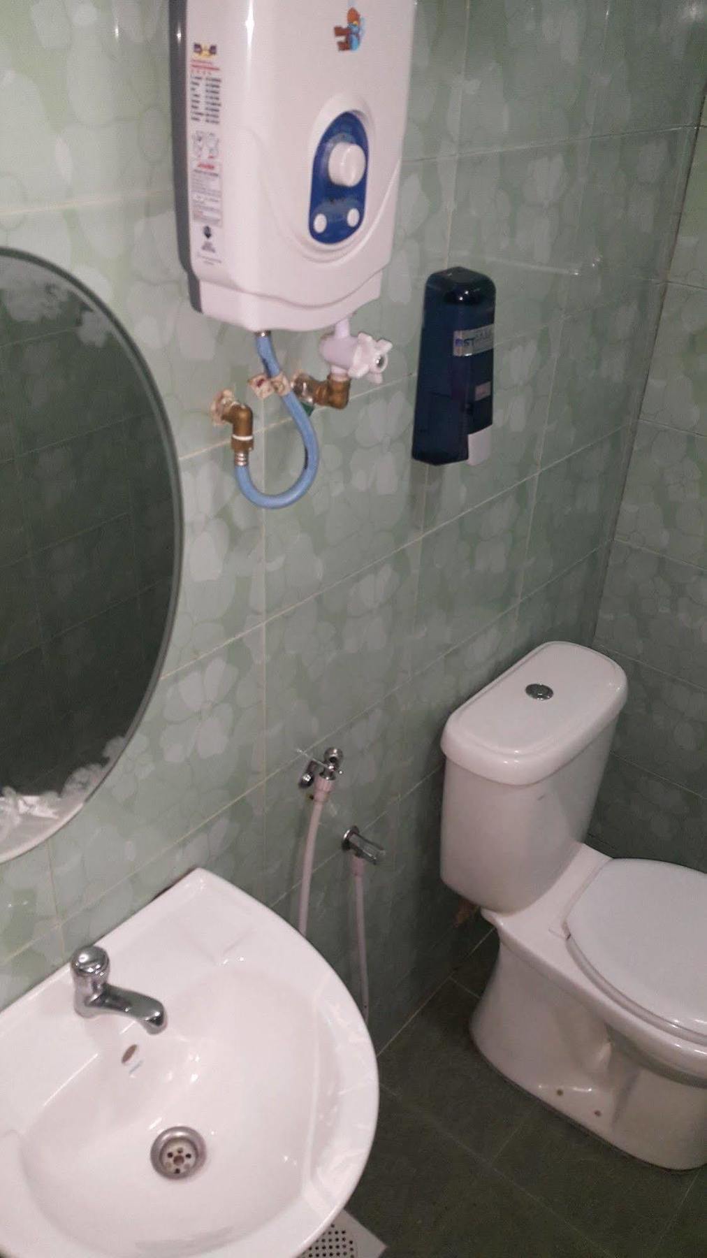 באטרוורת' Oyo 301 River Inn Hotel מראה חיצוני תמונה