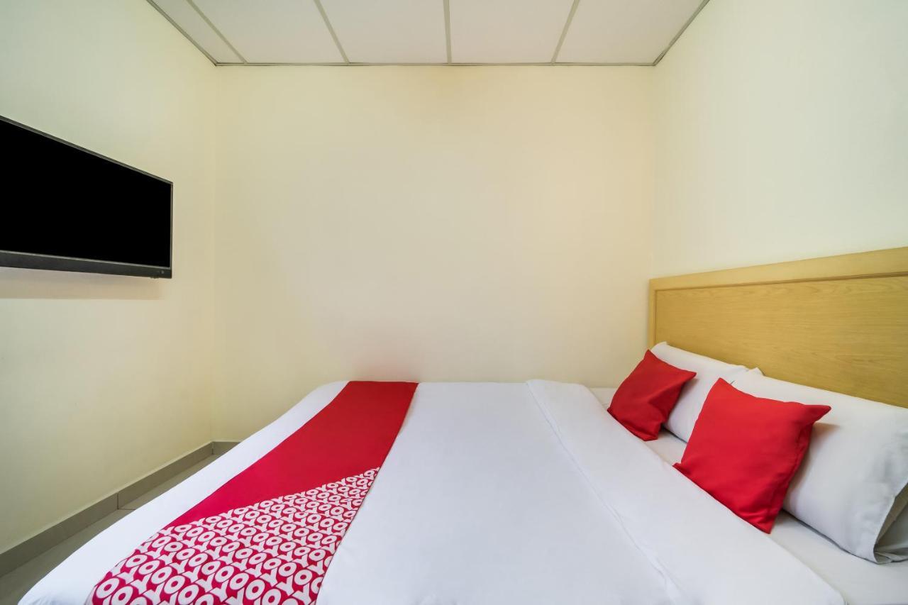 באטרוורת' Oyo 301 River Inn Hotel מראה חיצוני תמונה