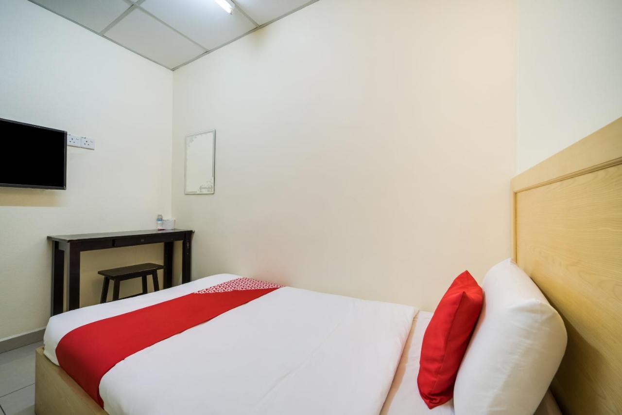 באטרוורת' Oyo 301 River Inn Hotel מראה חיצוני תמונה