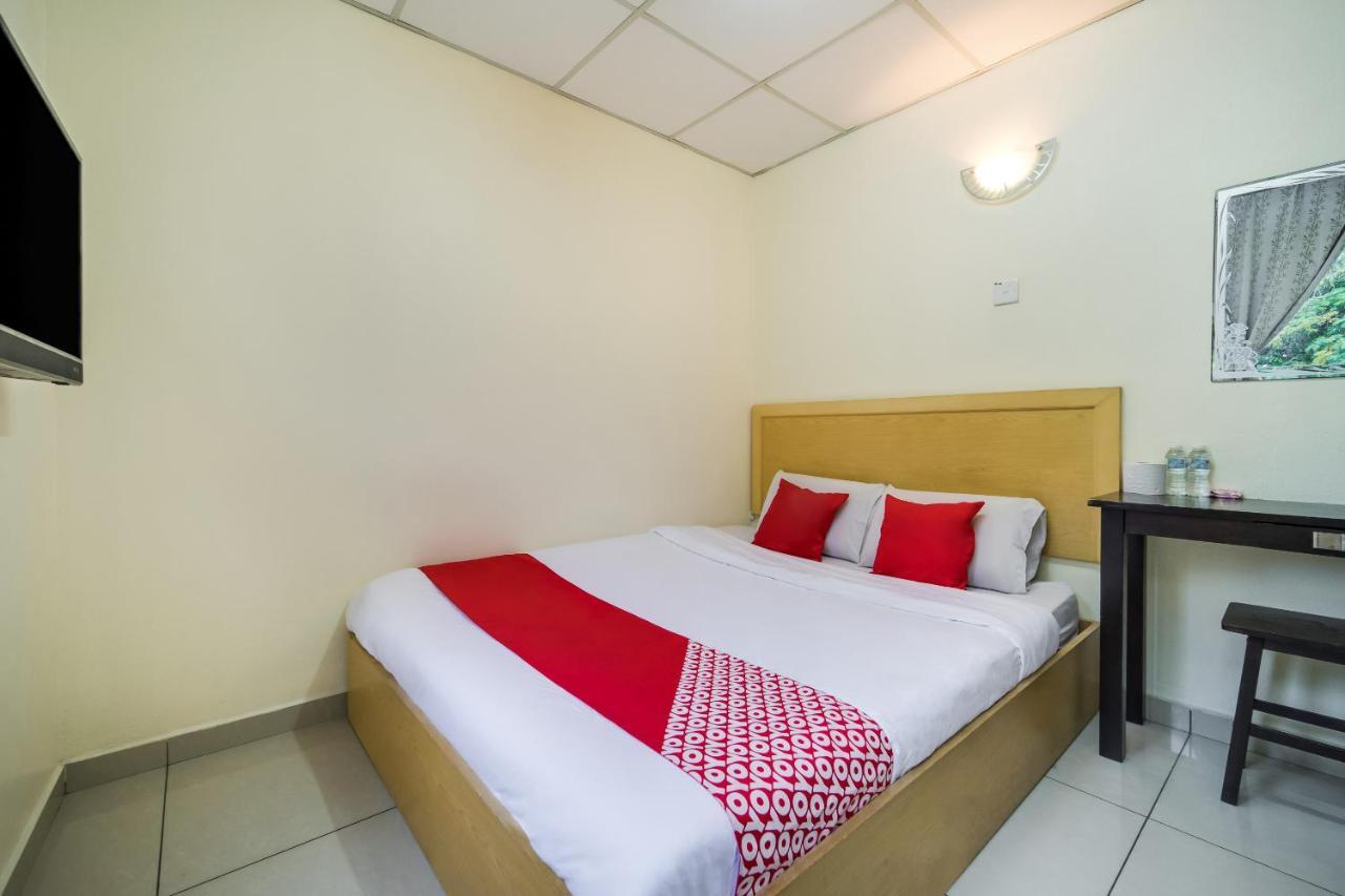 באטרוורת' Oyo 301 River Inn Hotel מראה חיצוני תמונה