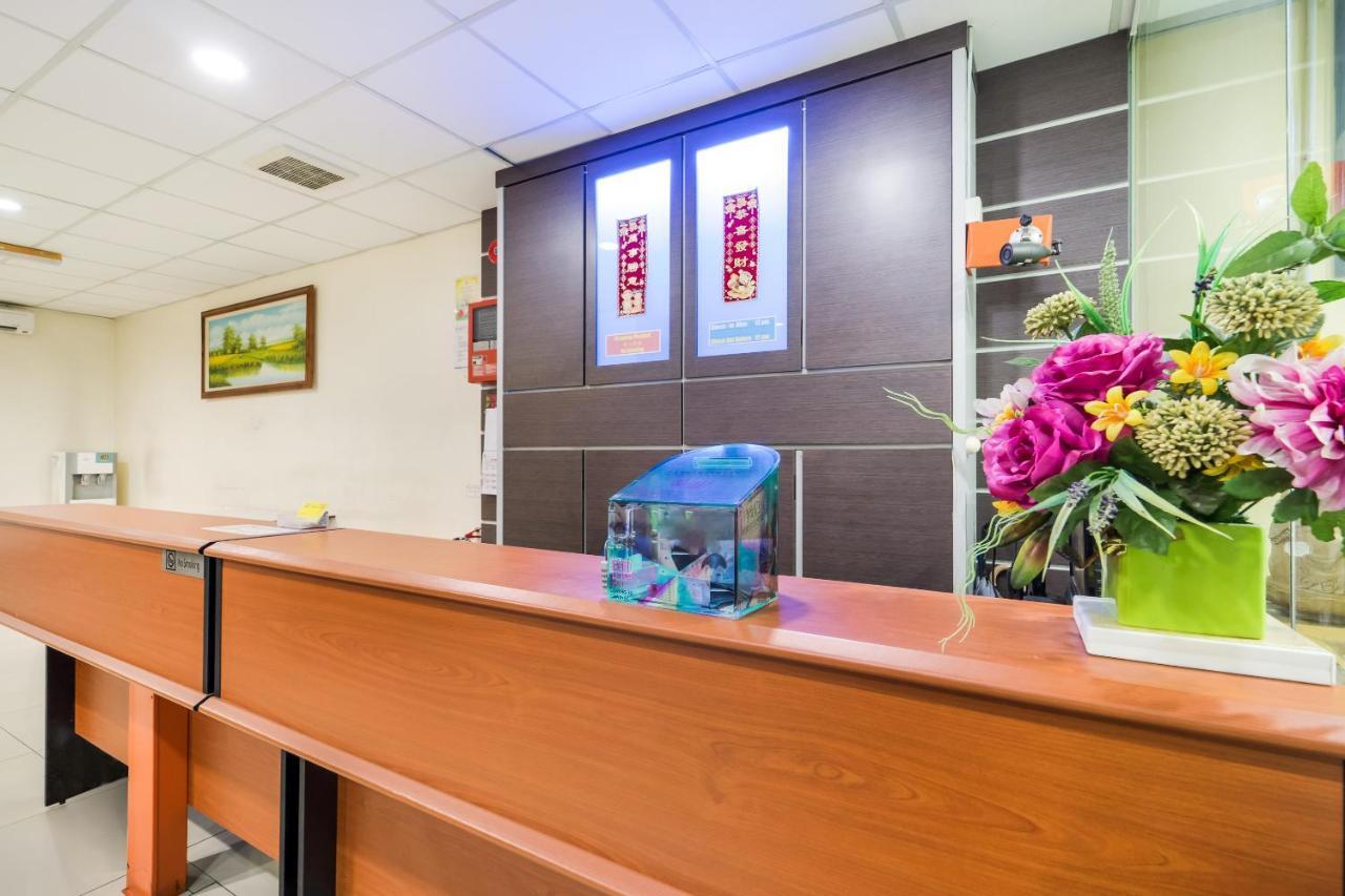 באטרוורת' Oyo 301 River Inn Hotel מראה חיצוני תמונה